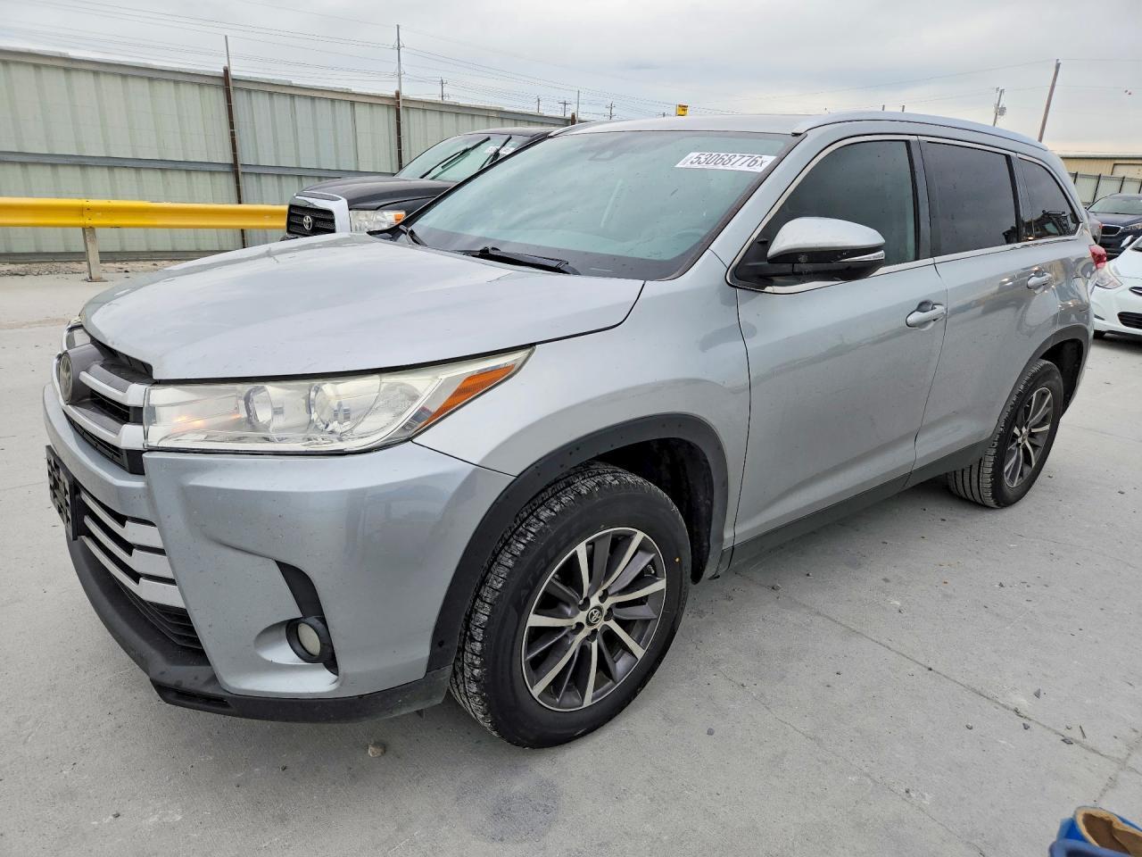 2019 Toyota Highlander Xle - zdjęcie główne