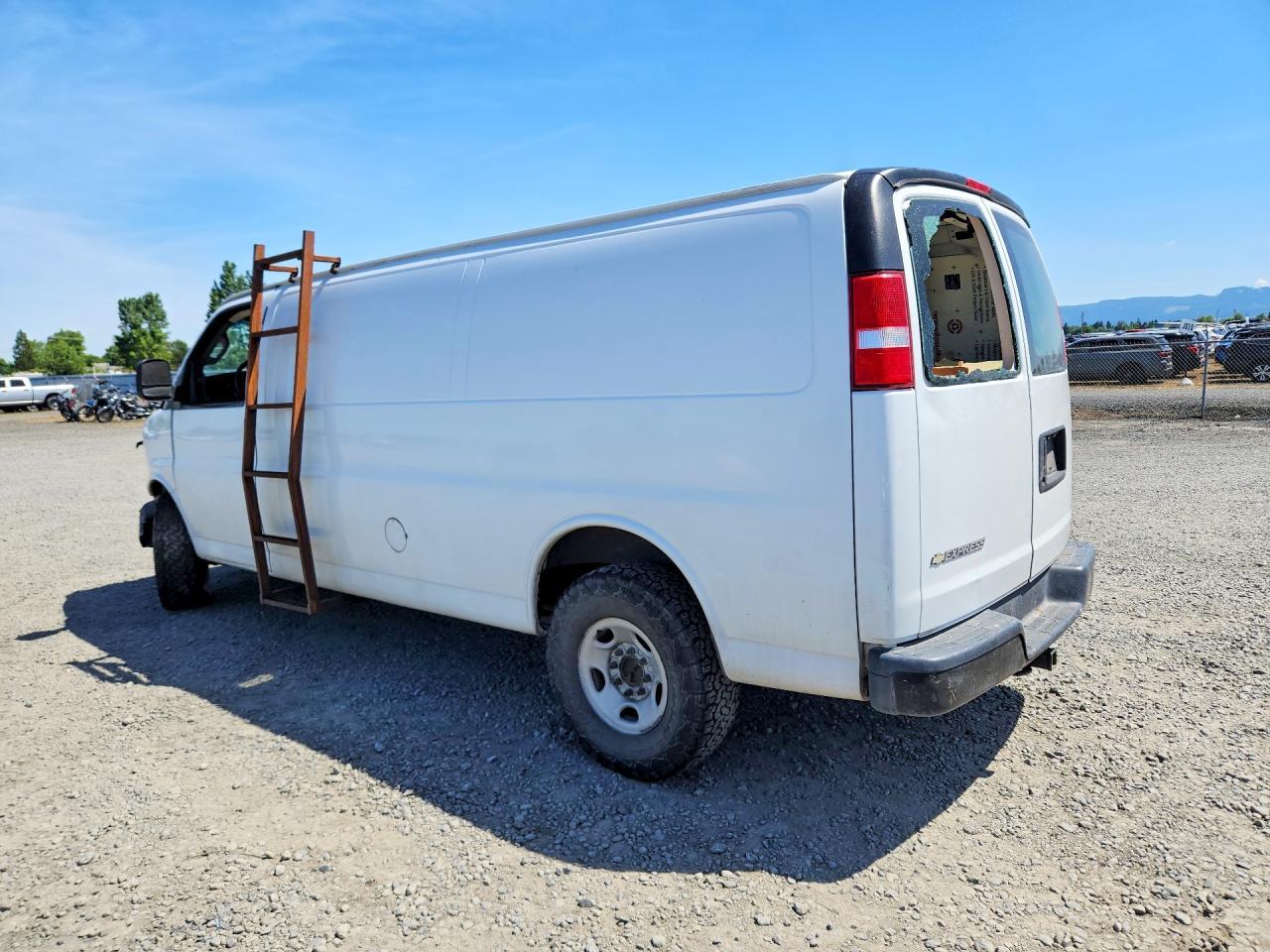 2017 Chevrolet Express 2500 1Wt - zdjęcie 2
