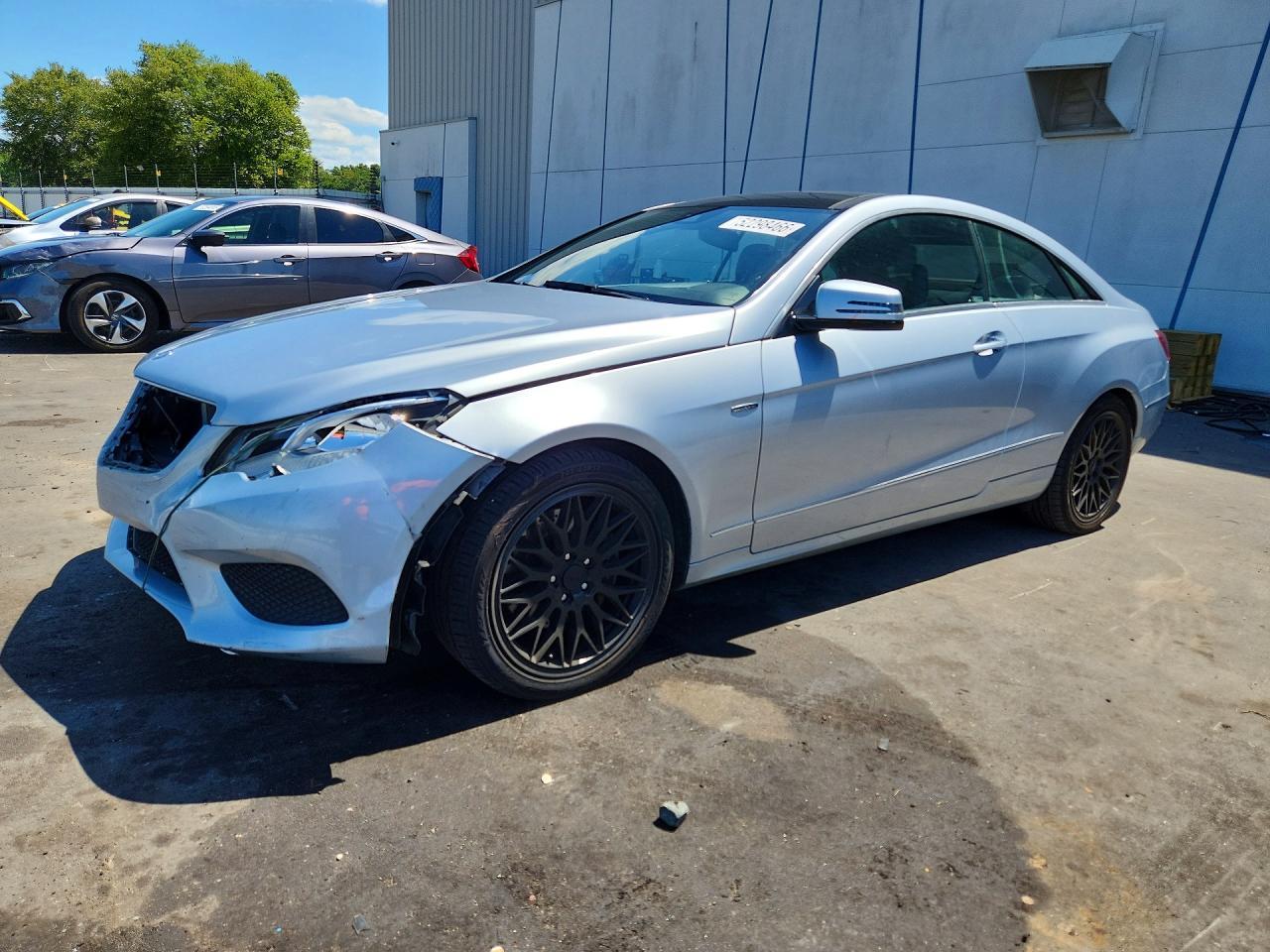 2014 Mercedes-Benz E 350 - zdjęcie główne