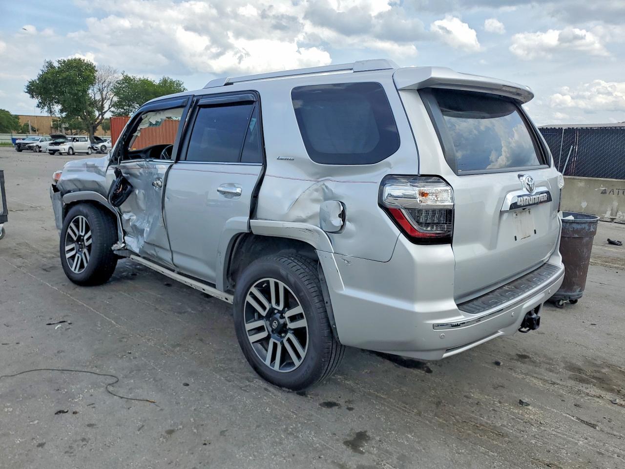 2020 Toyota 4Runner Limited - zdjęcie 2