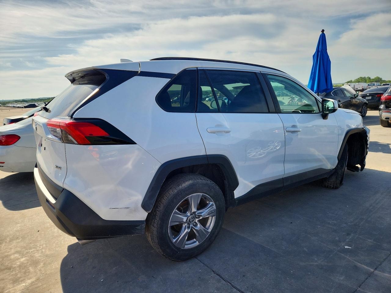 2022 Toyota Rav4 Xle - zdjęcie 3