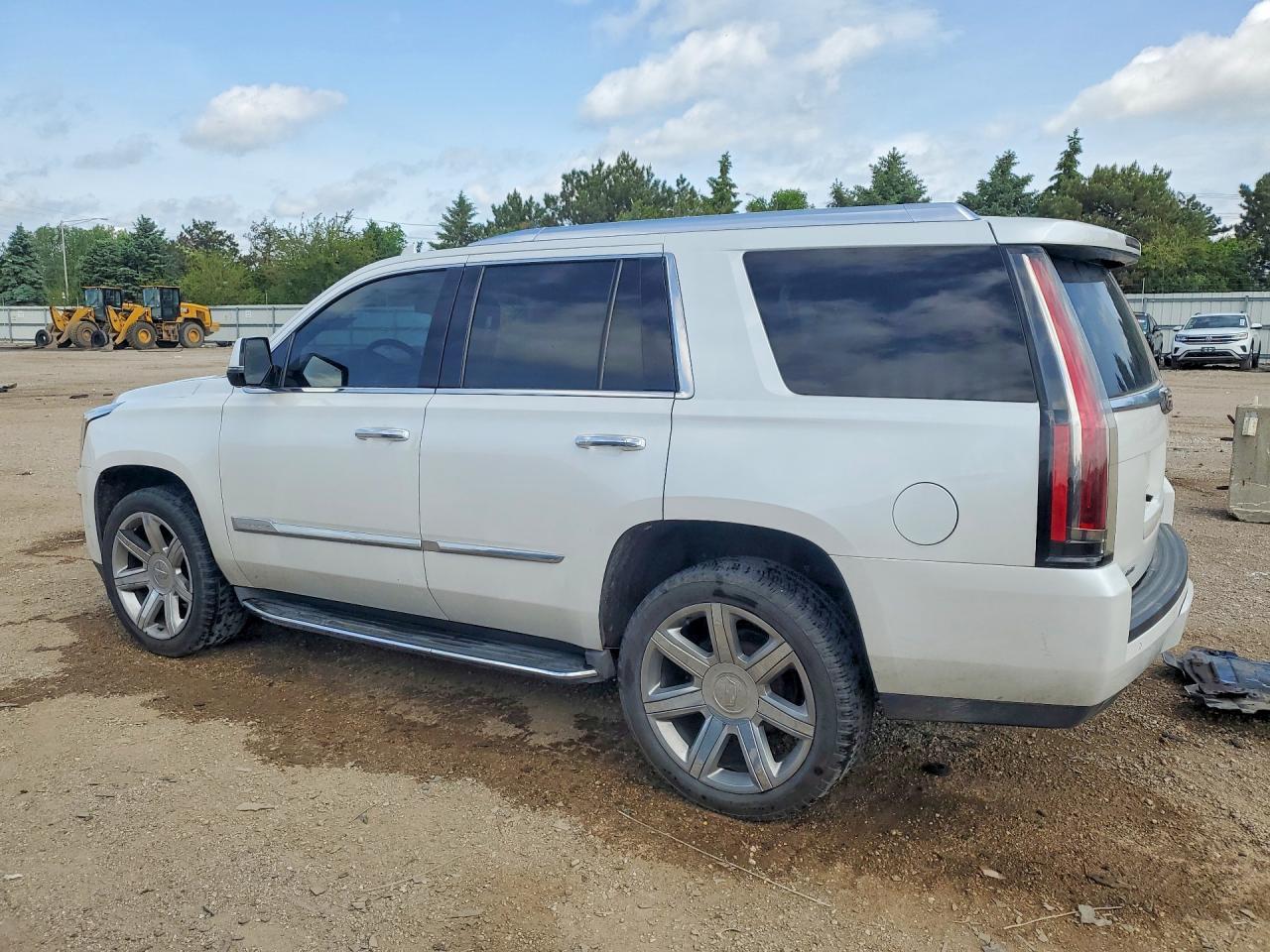 2016 Cadillac Escalade Luxury - zdjęcie 2