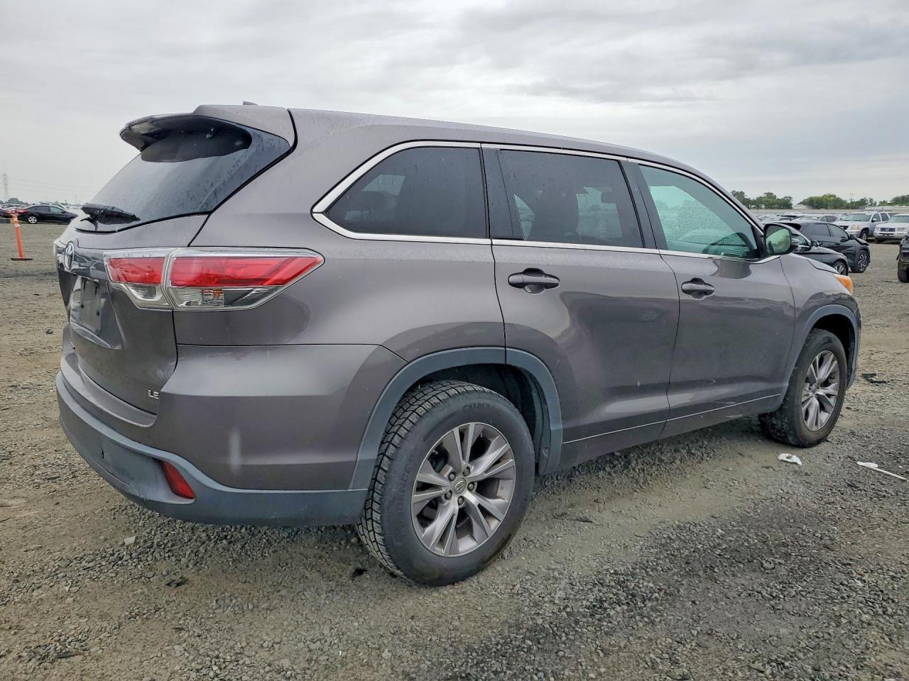2014 Toyota Highlander Le Plus - zdjęcie 3
