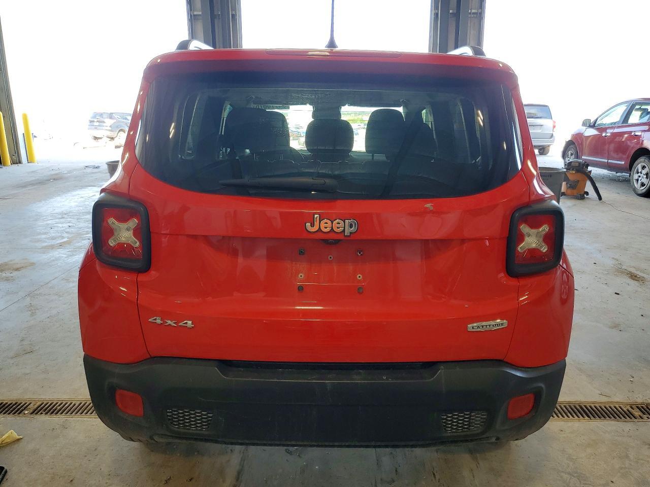2016 Jeep Renegade Latitude - zdjęcie 6
