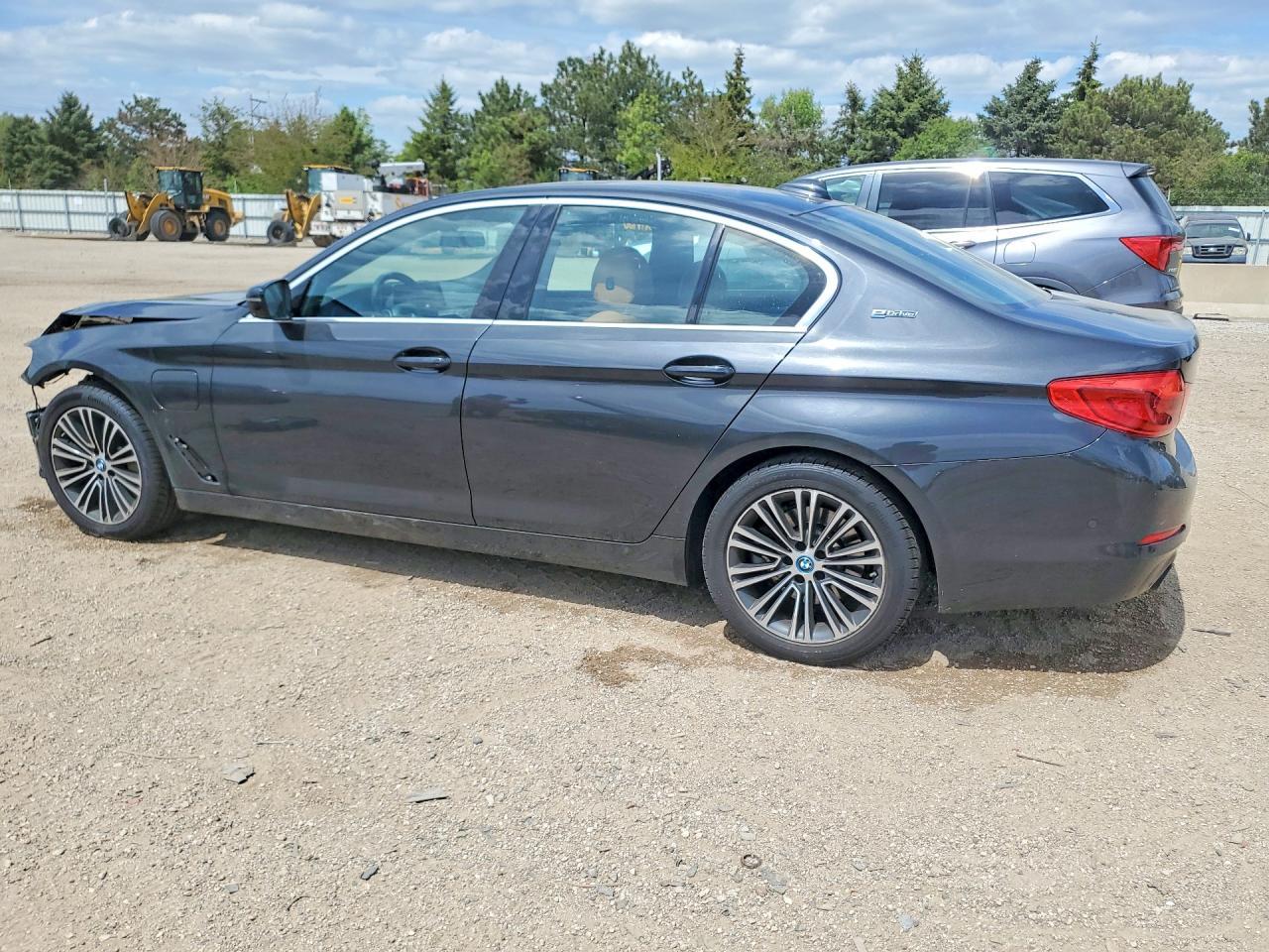 2019 BMW 530E - zdjęcie 2