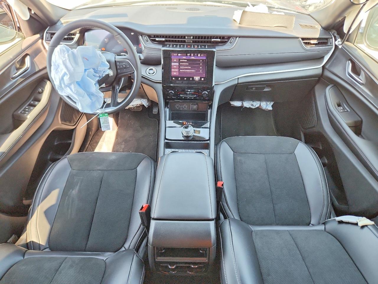 2025 Jeep Grand Cherokee Laredo - zdjęcie 8