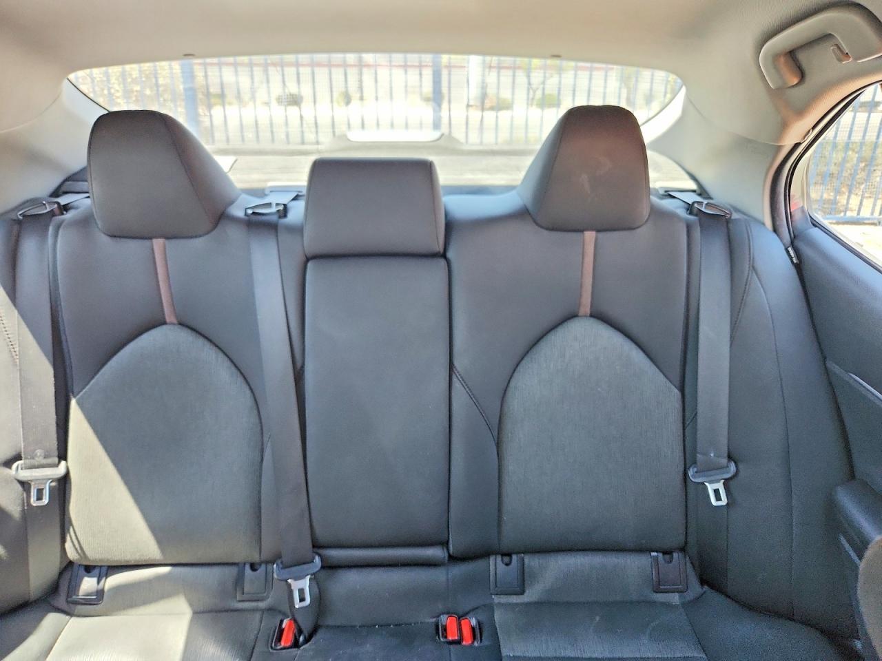 2019 Toyota Camry Le - zdjęcie 10