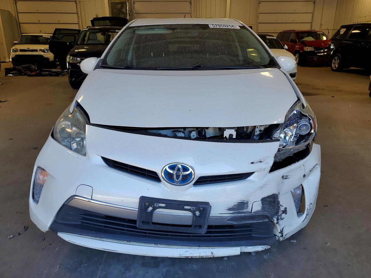 2013 Toyota Prius Plug-In Hybrid Base - zdjęcie 5