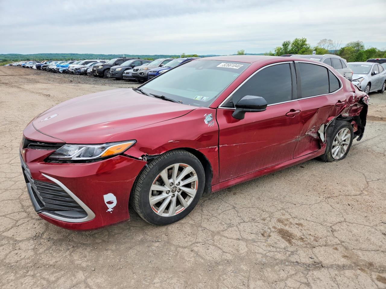 2021 Toyota Camry Le - zdjęcie główne
