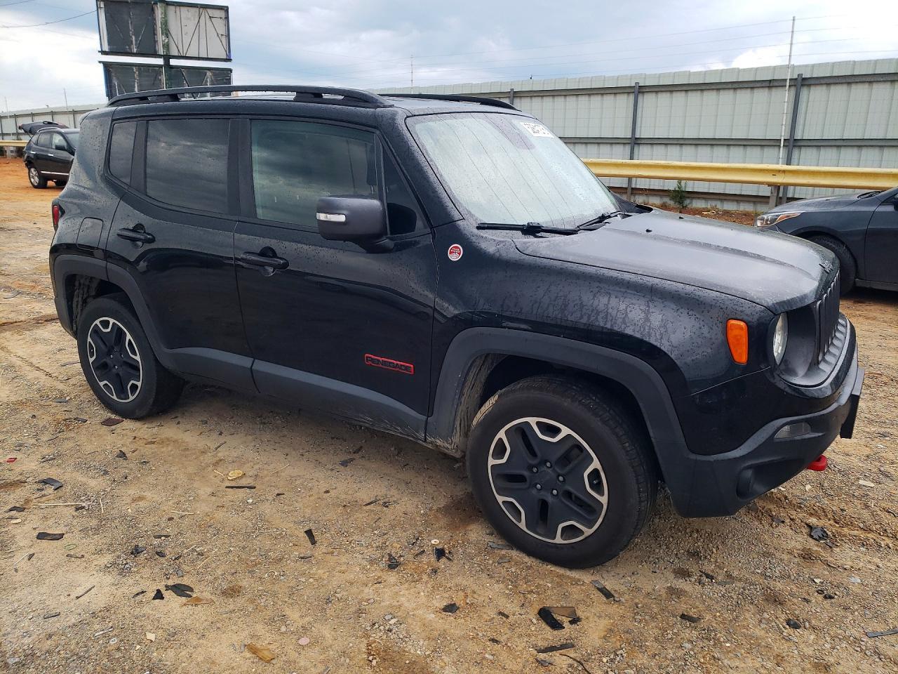 2017 Jeep Renegade Trailhawk - zdjęcie 4
