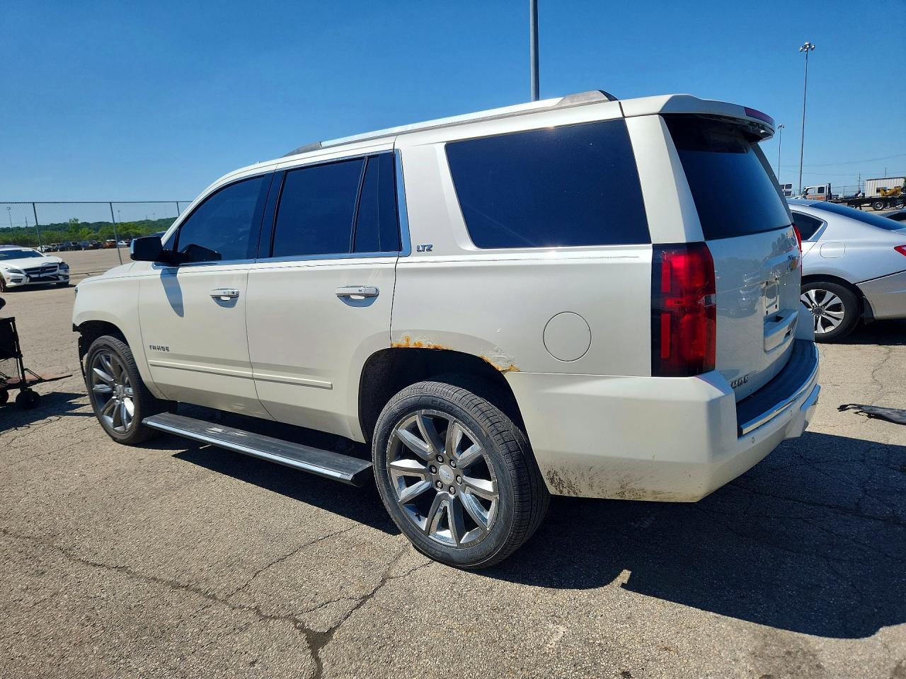 2015 Chevrolet Tahoe Ltz - zdjęcie 2