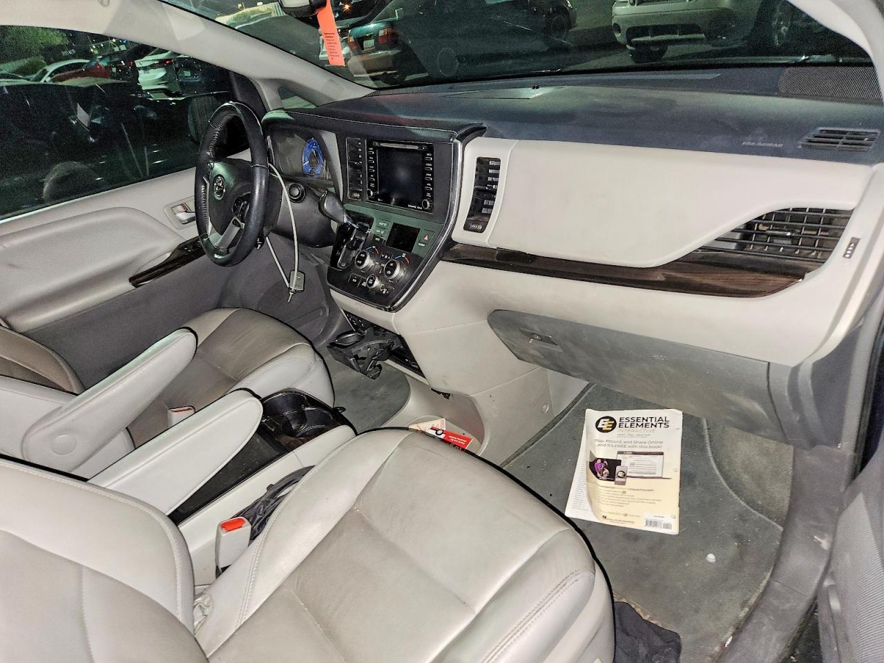 2013 Toyota Sienna - zdjęcie 13