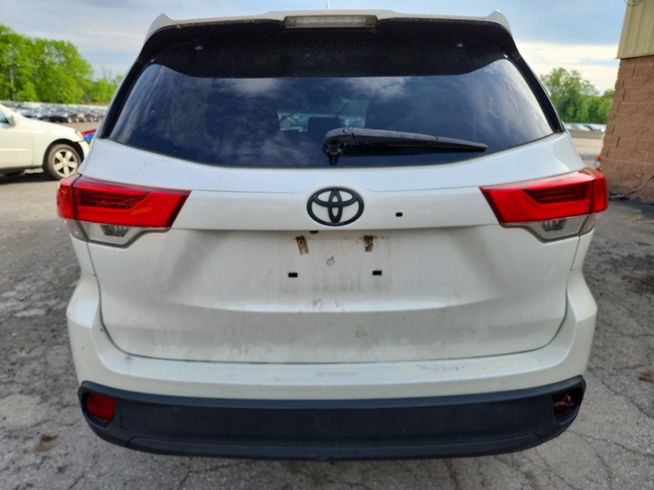 2019 Toyota Highlander Le Plus - zdjęcie 6