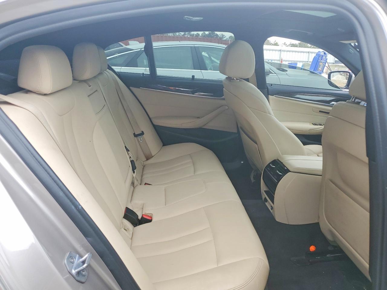 2019 BMW 530E - zdjęcie 10