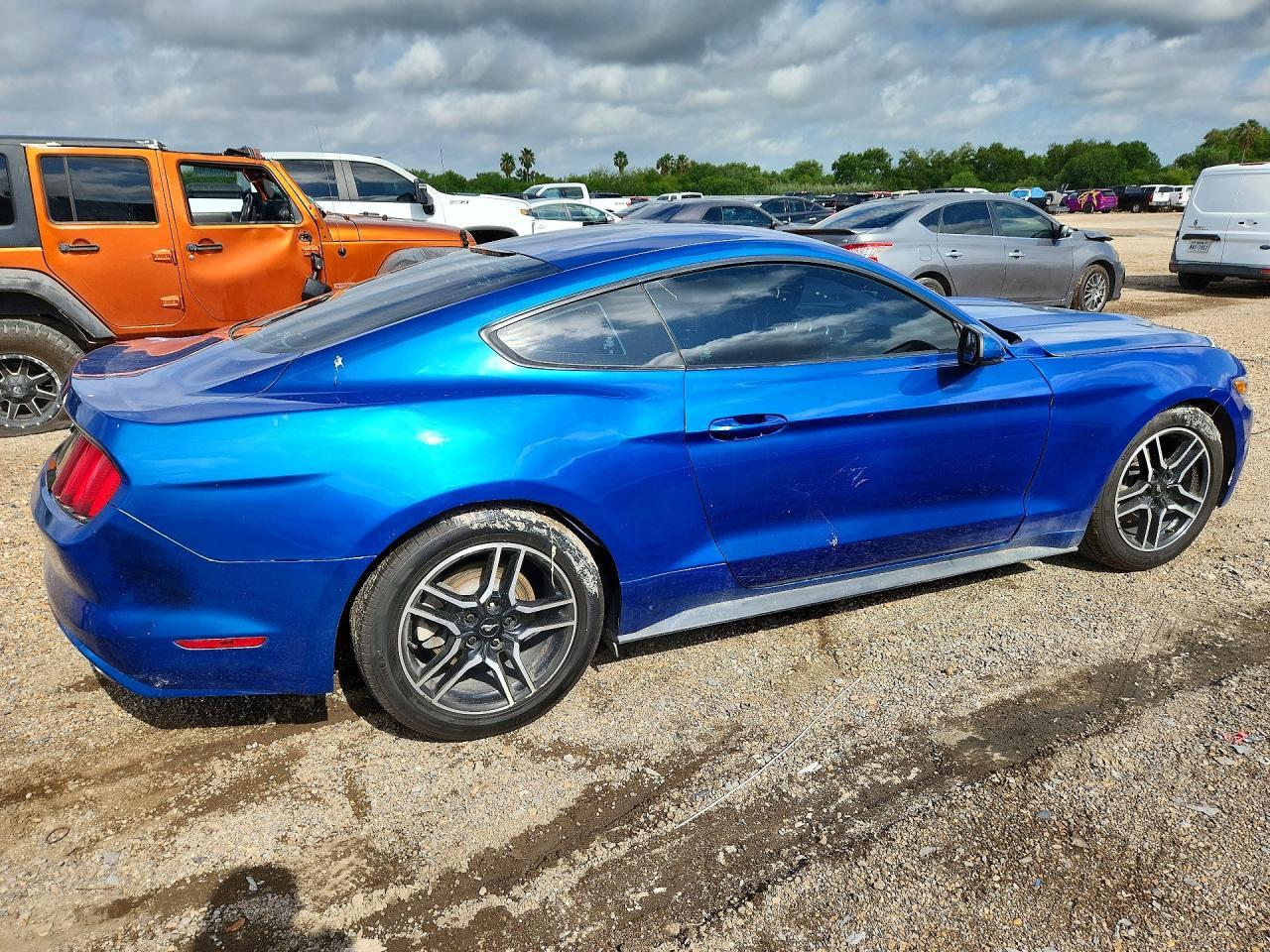 2017 Ford Mustang - zdjęcie 4