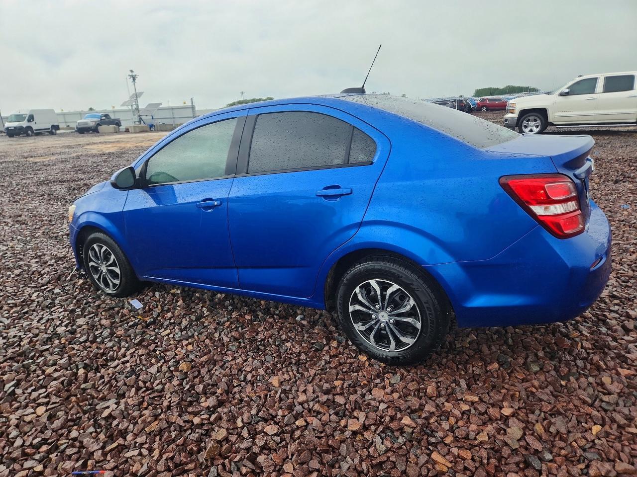 2017 Chevrolet Sonic Ls - zdjęcie 2