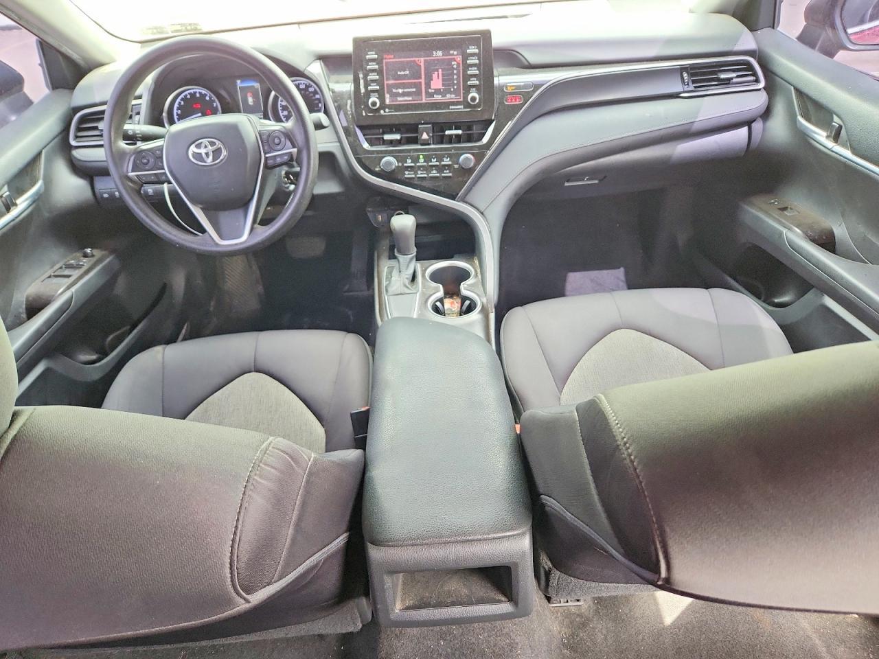 2021 Toyota Camry Le - zdjęcie 8