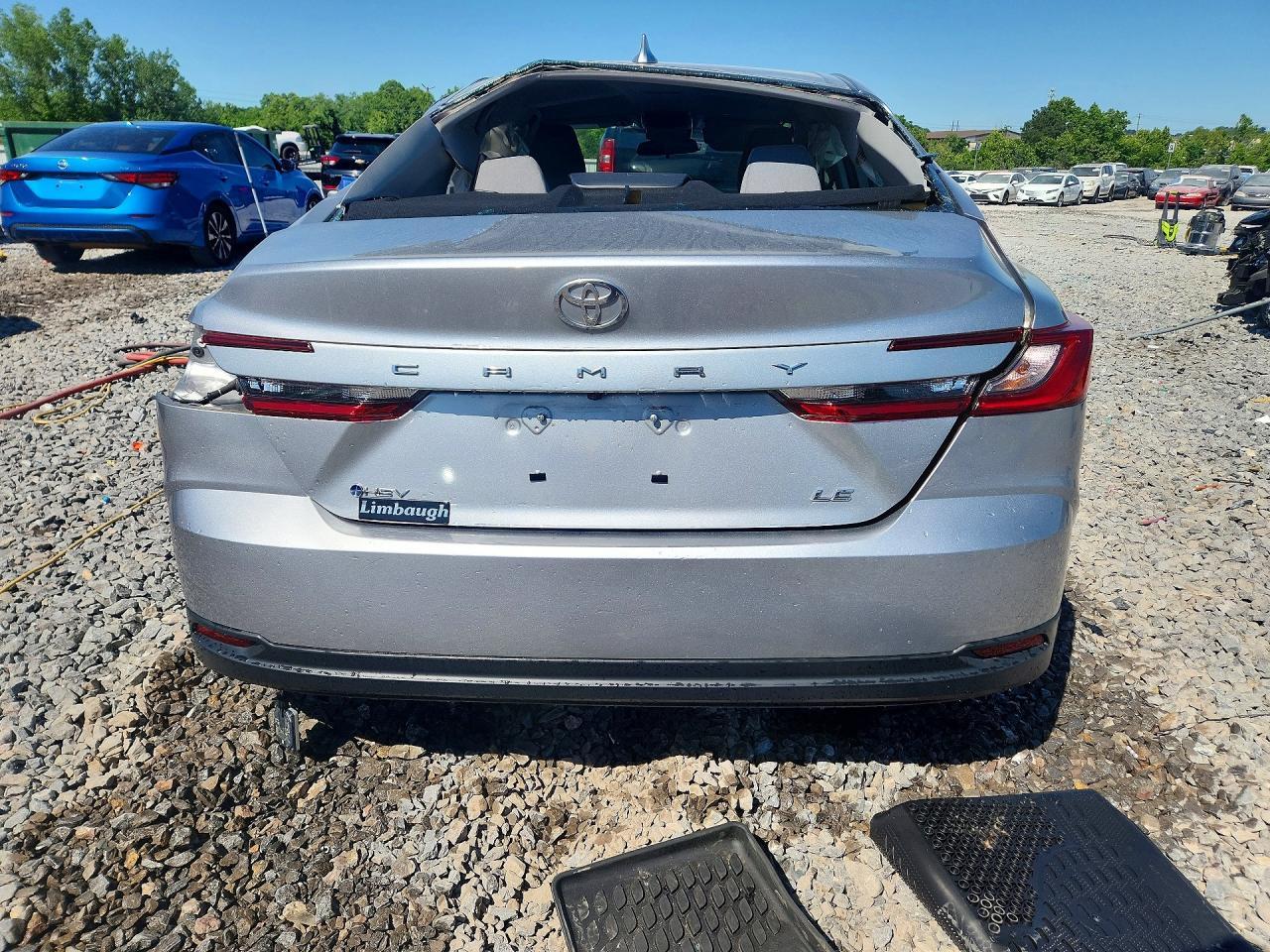 2025 Toyota Camry Le - zdjęcie 6