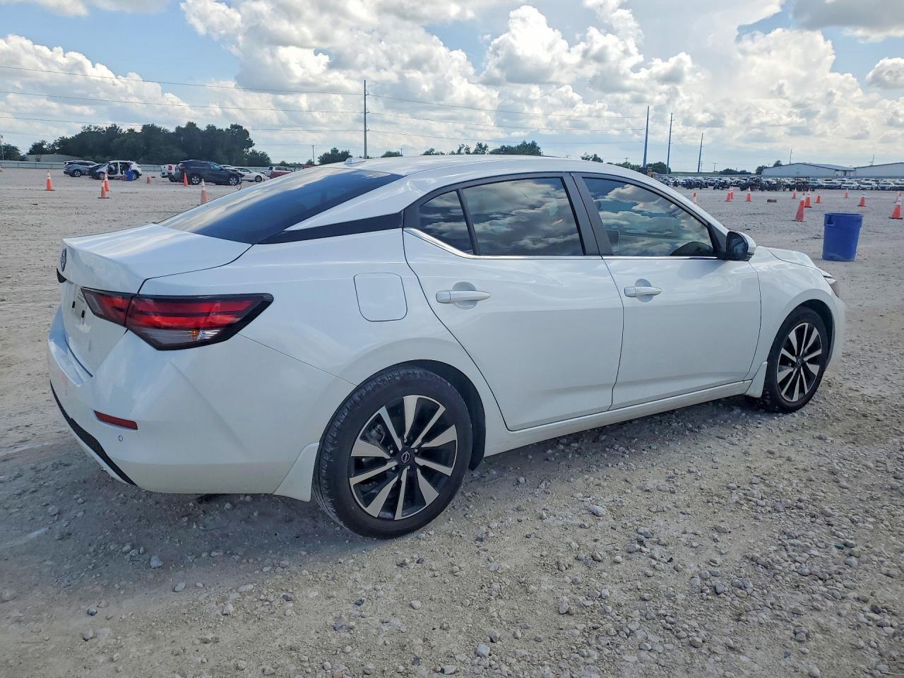 2025 Nissan Sentra Sv - zdjęcie 3