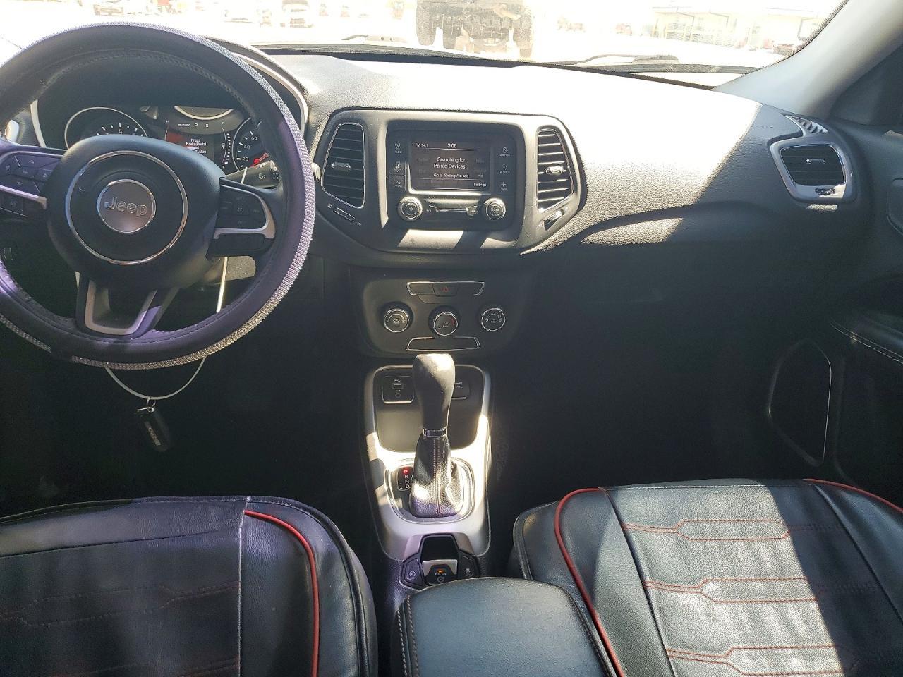 2017 Jeep Compass Latitude - zdjęcie 8