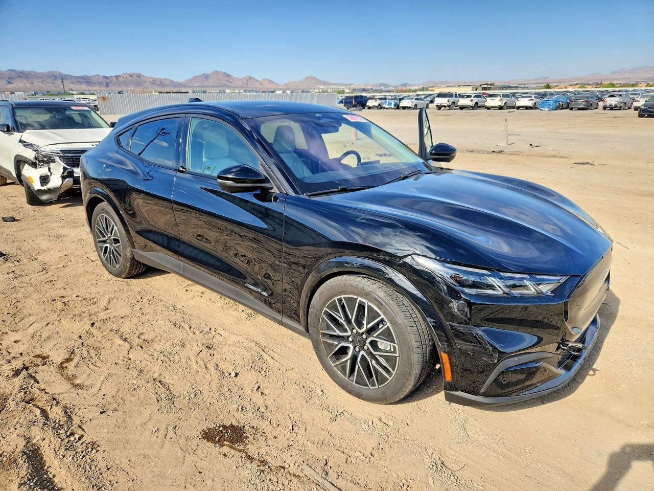 2025 Ford Mustang Mach-E Premium - zdjęcie 4