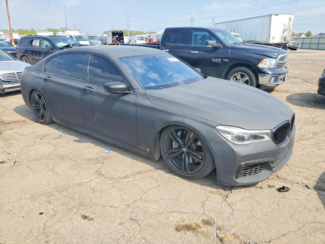 2016 BMW 750 I - zdjęcie 4