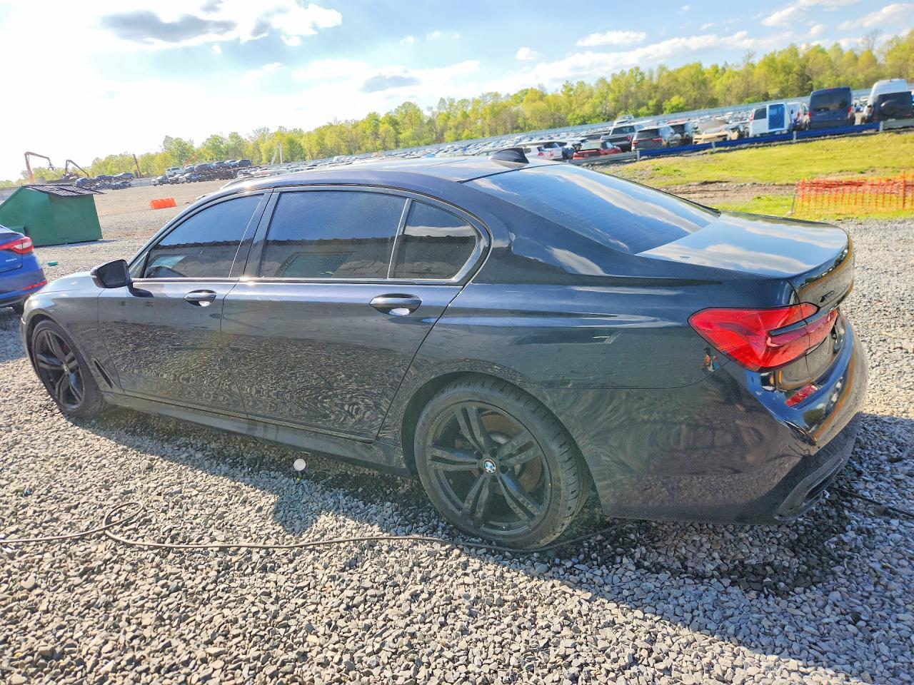 2016 BMW 750 Xi - zdjęcie 2