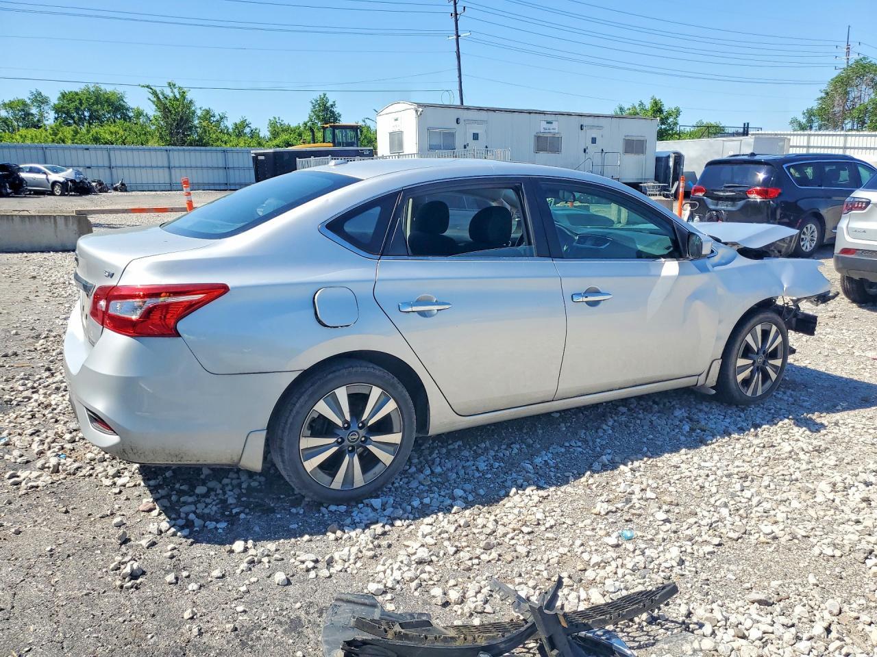 2019 Nissan Sentra Sv - zdjęcie 3