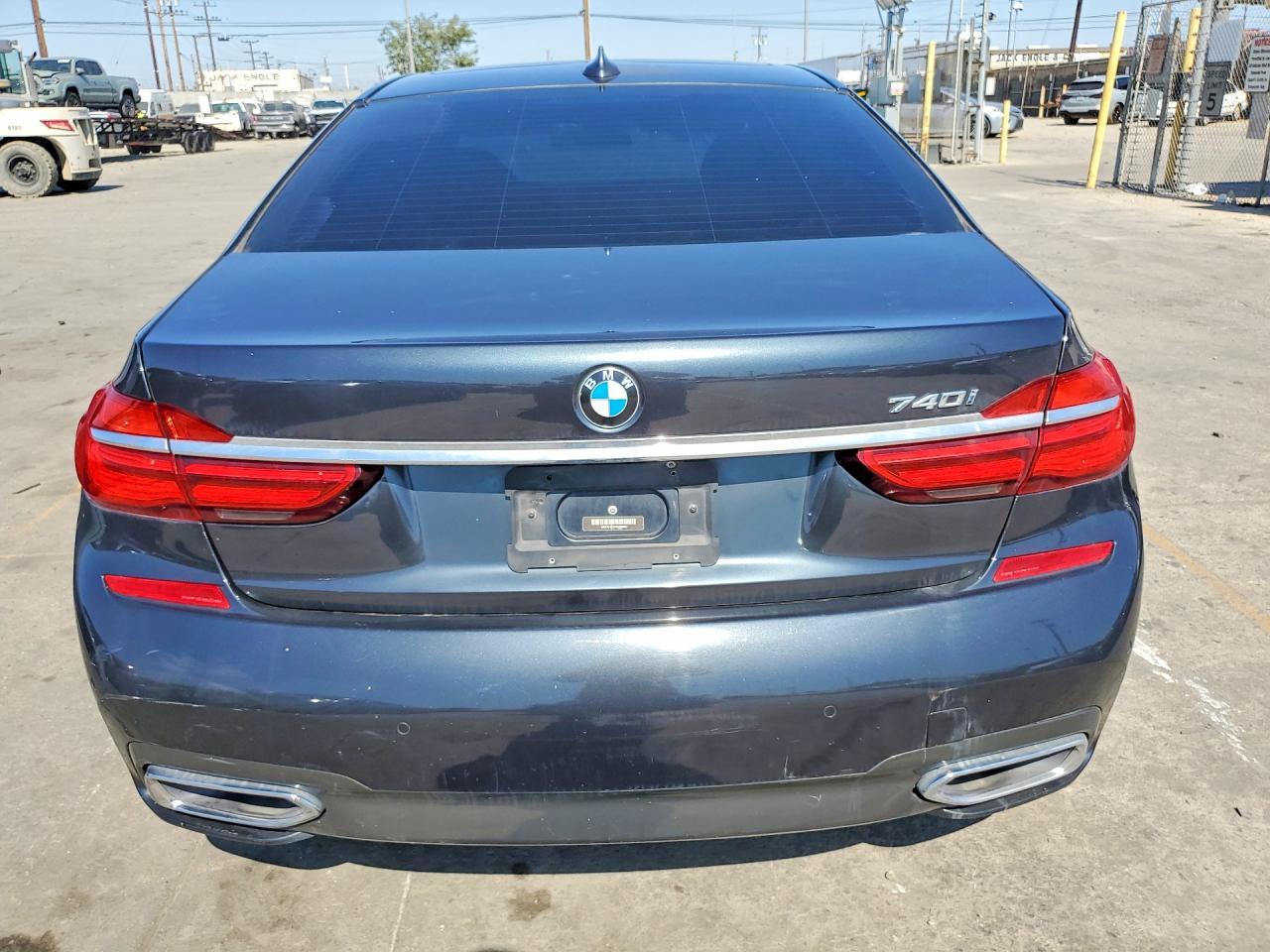 2019 BMW 740 Xi - zdjęcie 6
