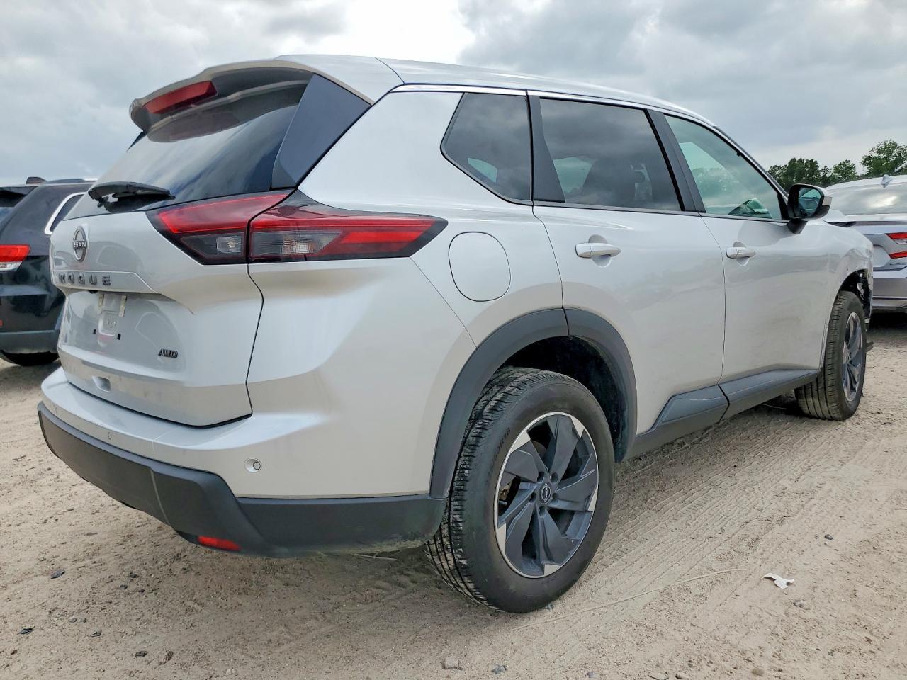 2025 Nissan Rogue Sv - zdjęcie 3
