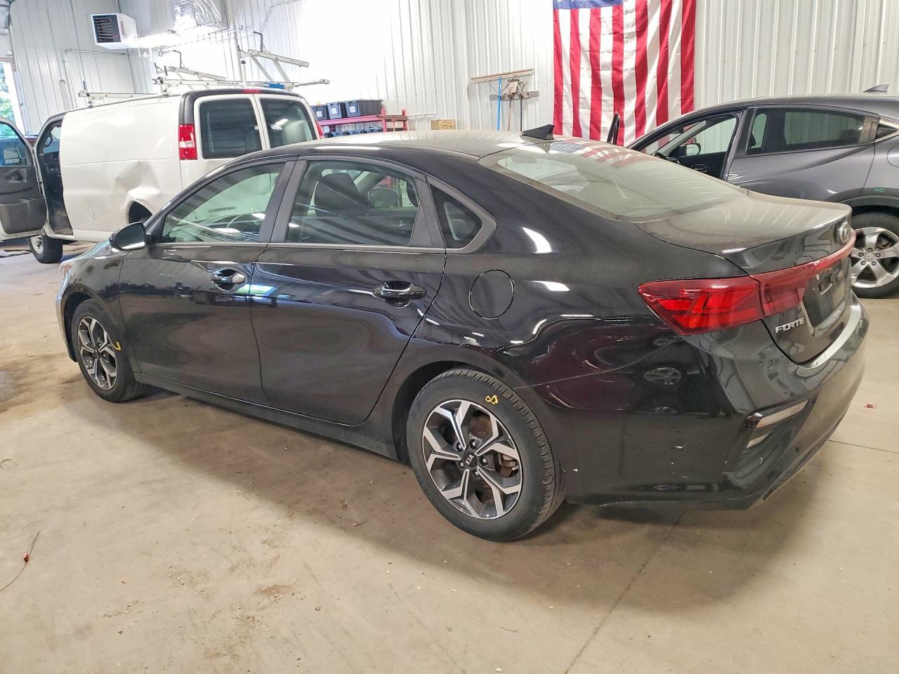 2019 Kia Forte Lxs - zdjęcie 2