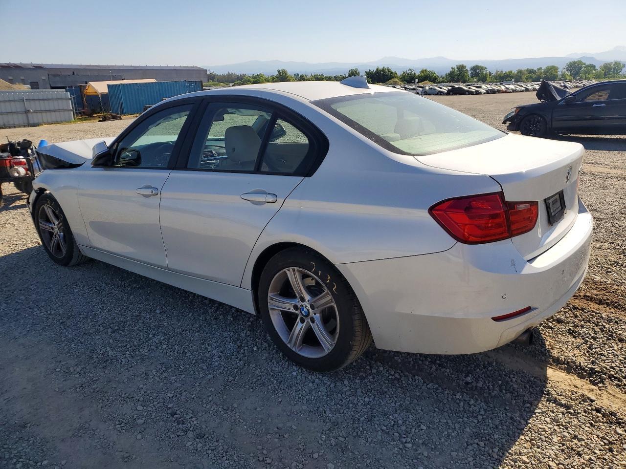 2013 BMW 320 I - zdjęcie 2