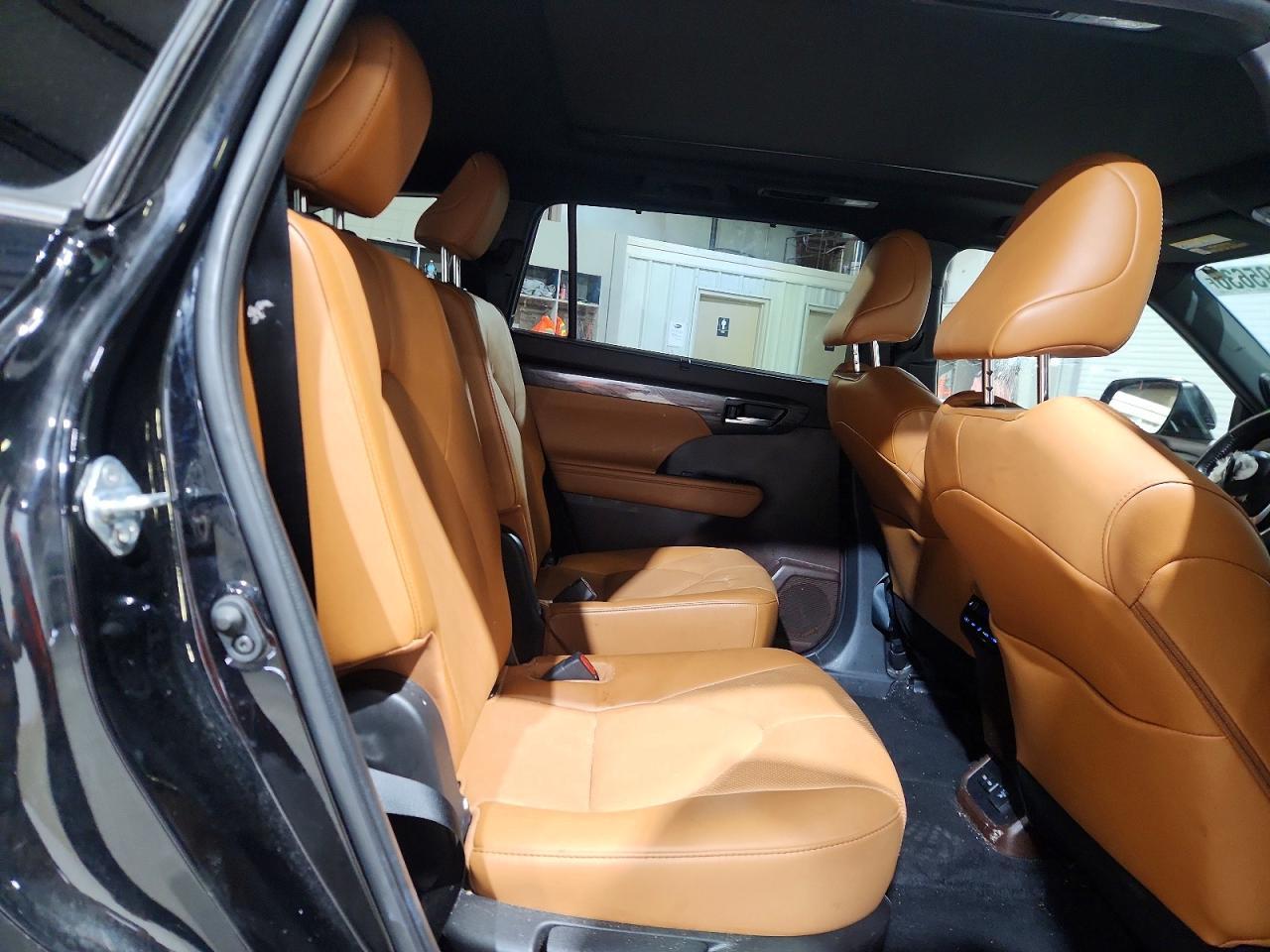 2022 Toyota Highlander Hybrid Platinum - zdjęcie 11