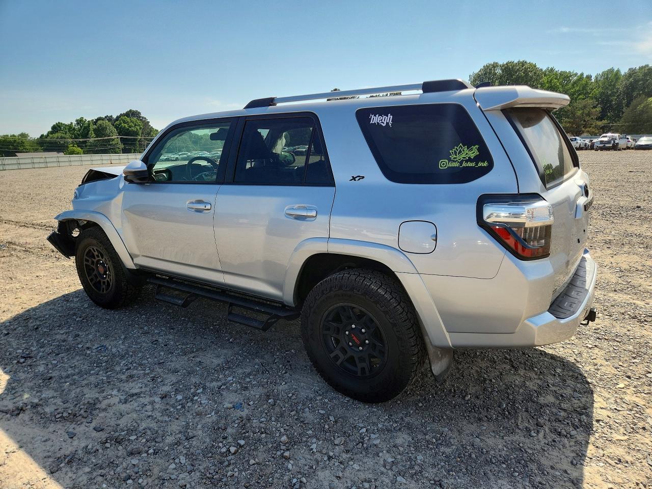 2020 Toyota 4 Runner - zdjęcie 2
