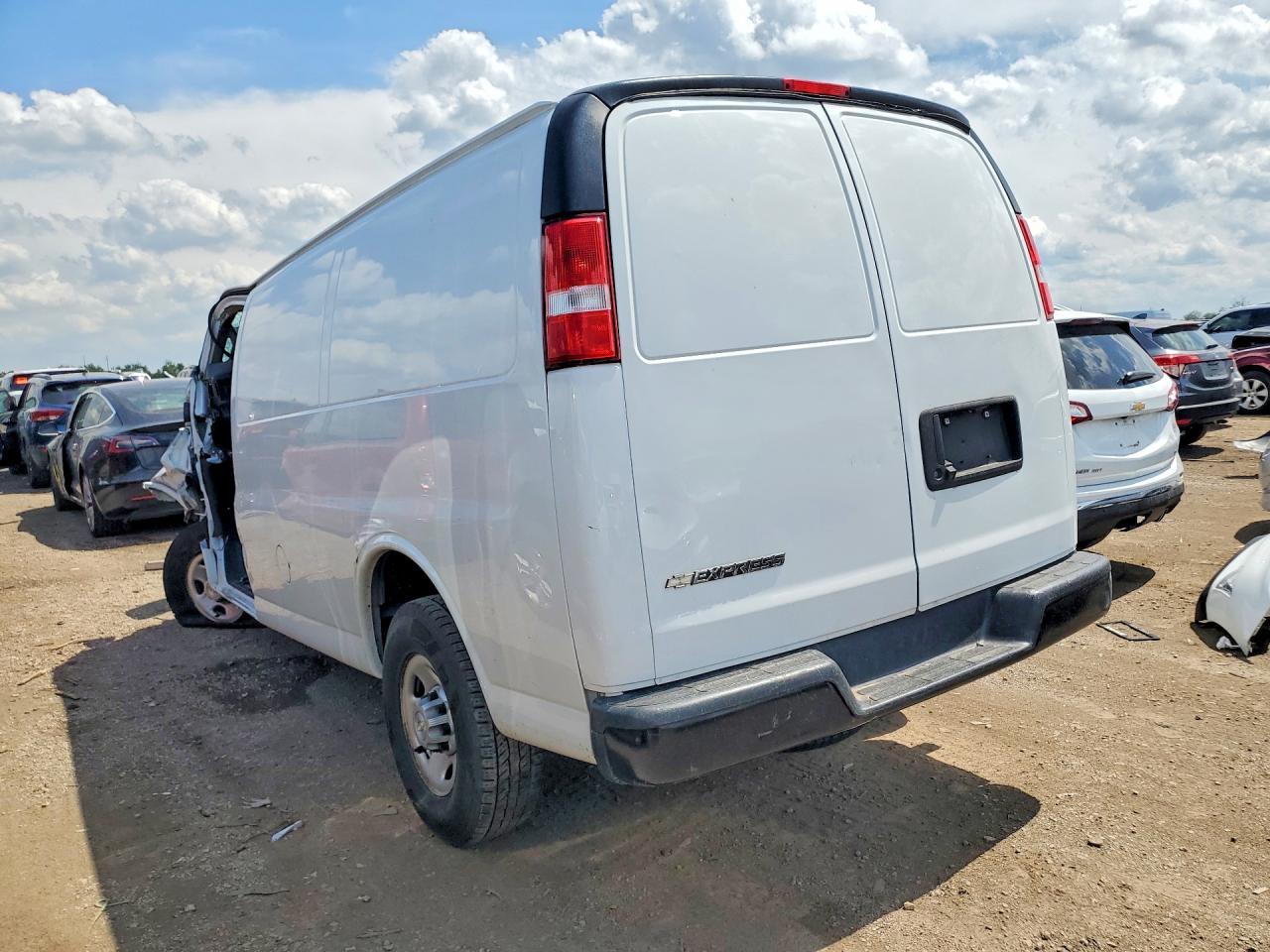 2021 Chevrolet Express G2500 - zdjęcie 2