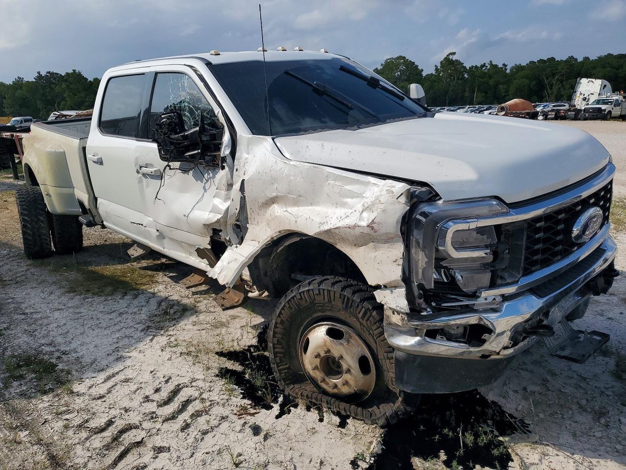 2023 Ford F350 Super Duty - zdjęcie 4
