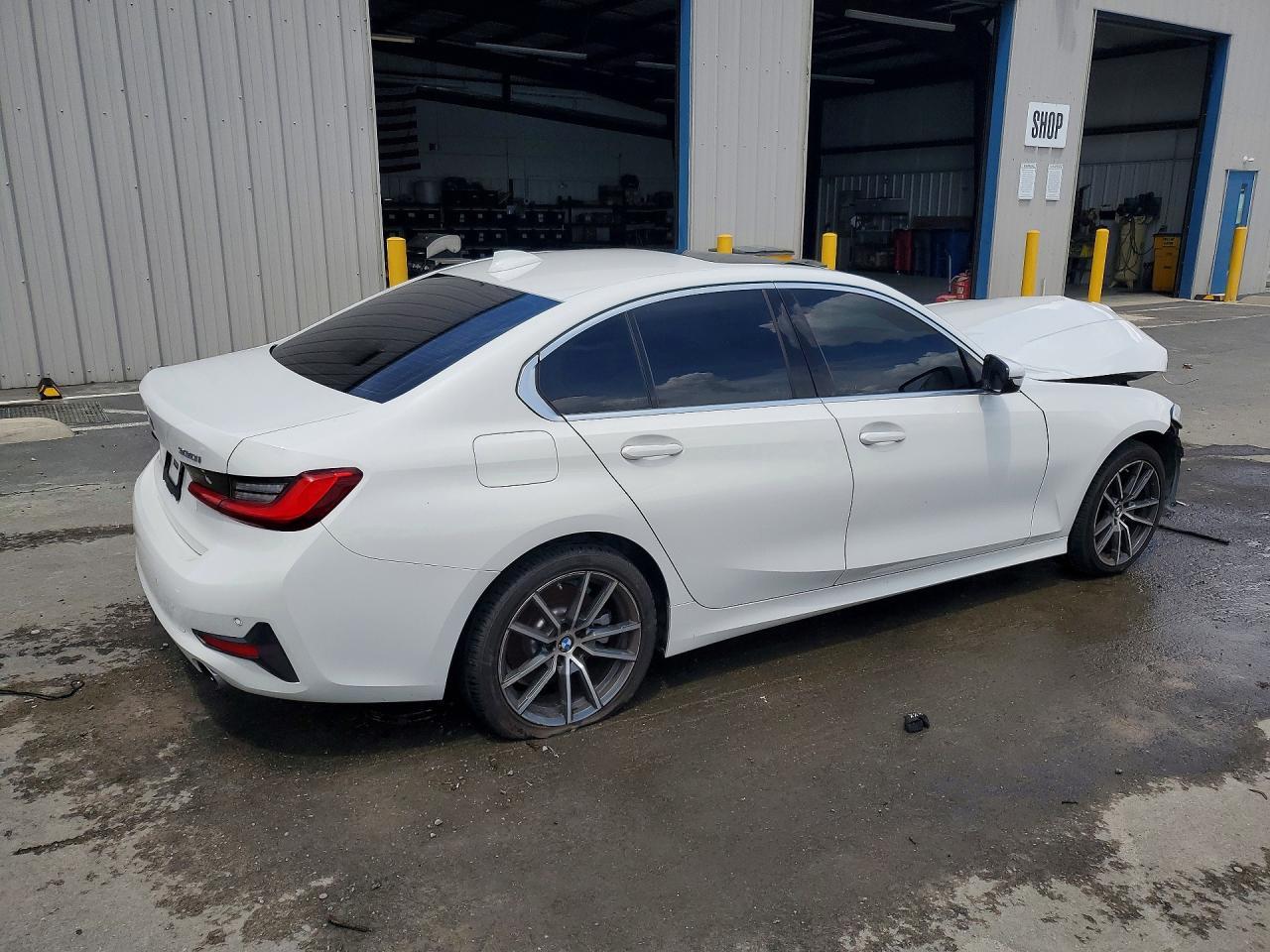 2019 BMW 330I - zdjęcie 3