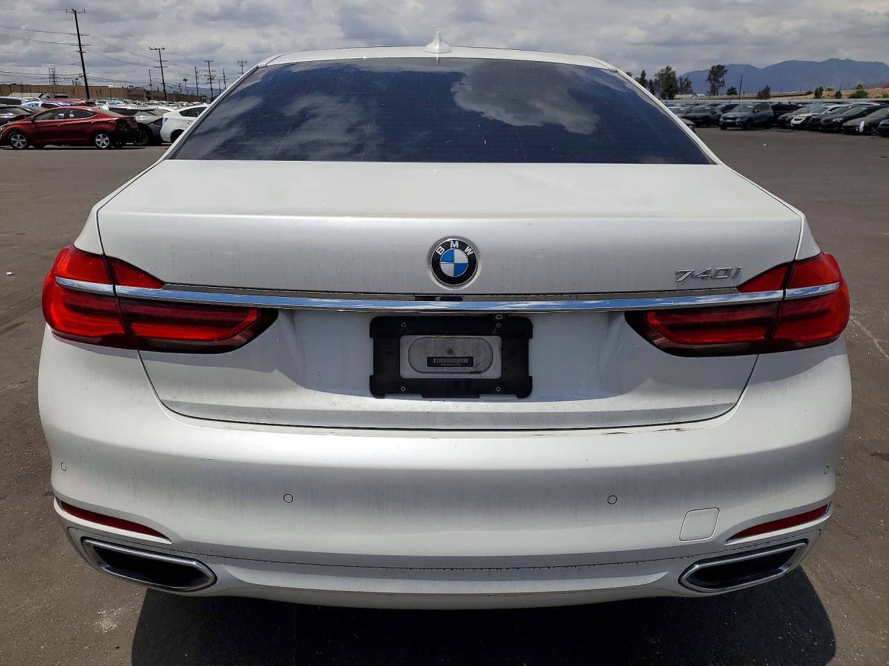 2019 BMW 740 I - zdjęcie 6