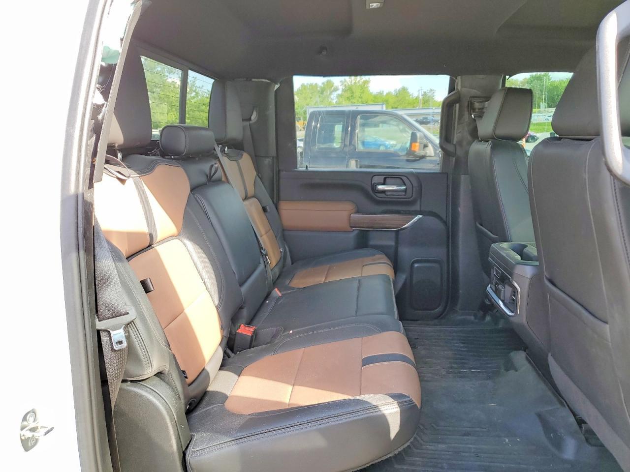 2023 Chevrolet Silverado K3500 High Country - zdjęcie 10