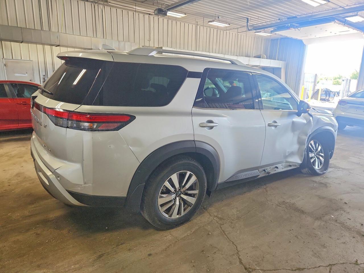 2023 Nissan Pathfinder S - zdjęcie 3