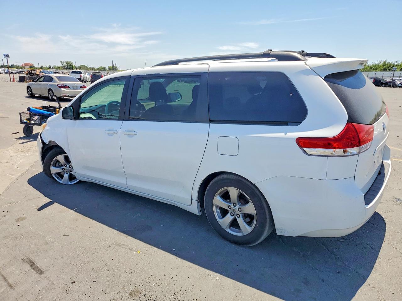 2013 Toyota Sienna Le - zdjęcie 2