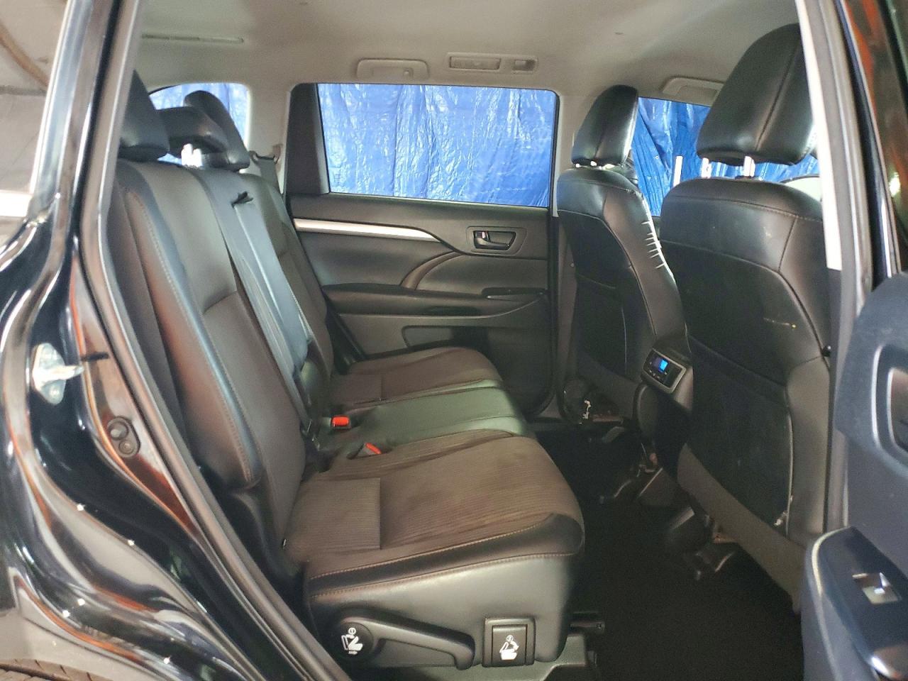 2018 Toyota Highlander Le Plus - zdjęcie 11