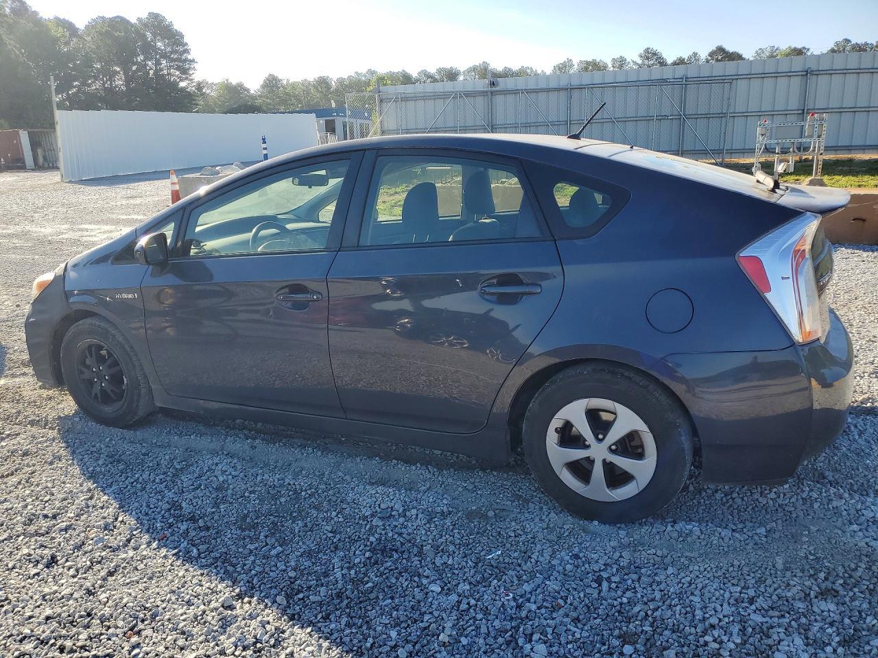 2014 Toyota Prius Two - zdjęcie 2