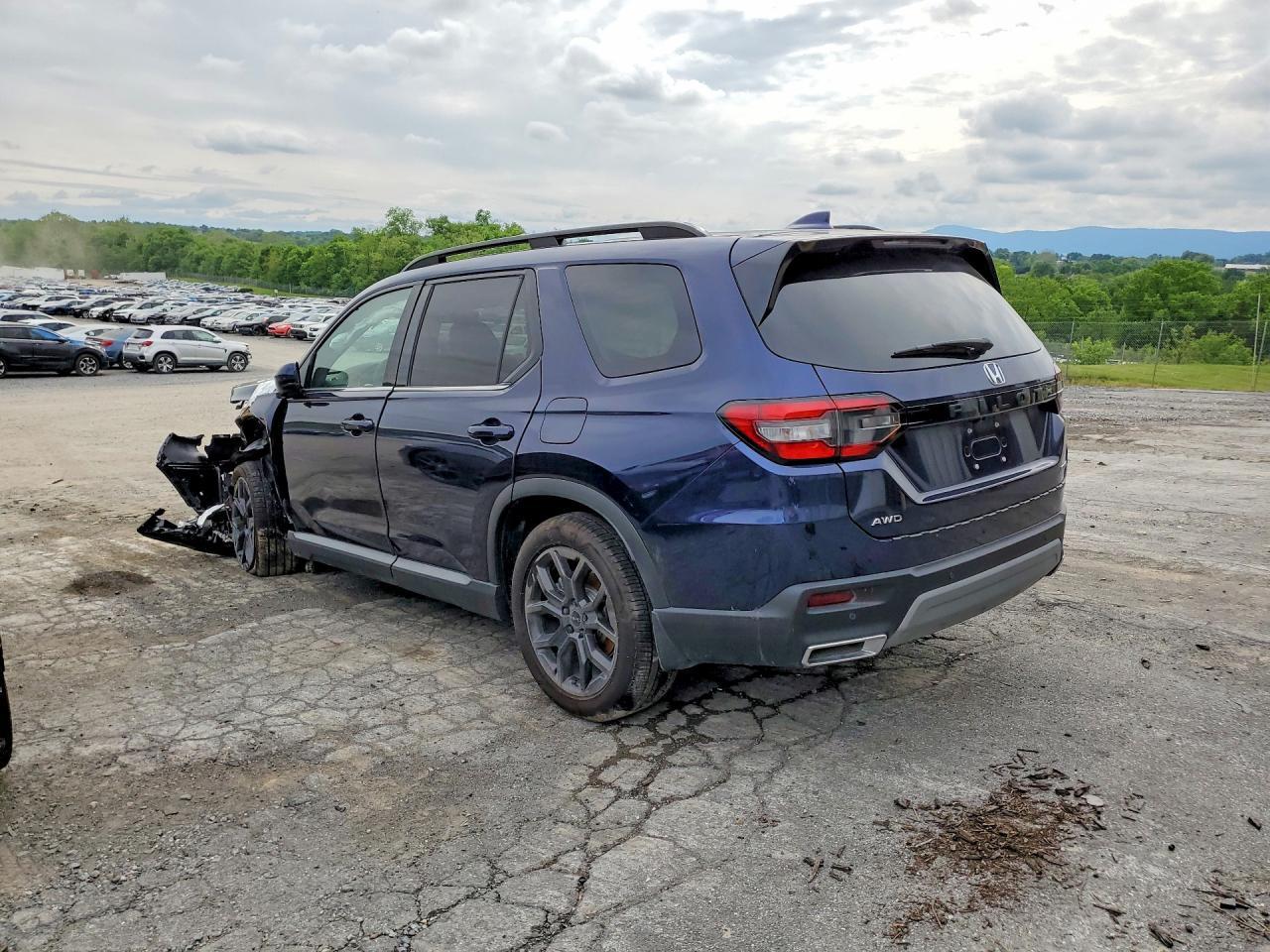 2025 Honda Pilot Touring - zdjęcie 2