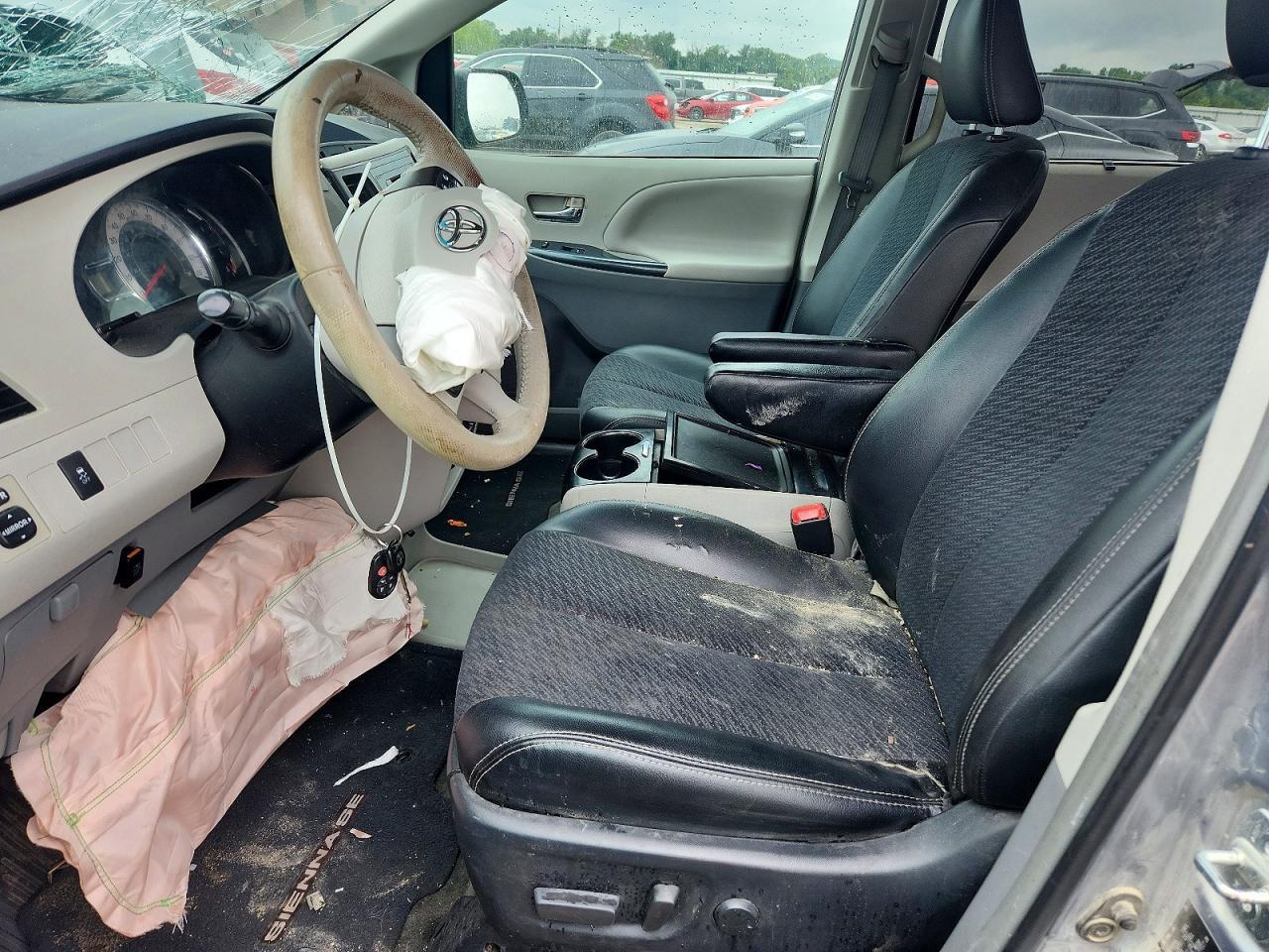 2013 Toyota Sienna Sport - zdjęcie 7