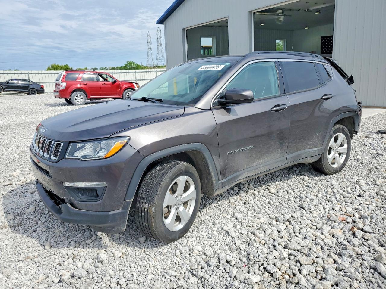 2019 Jeep Compass Latitude - zdjęcie główne