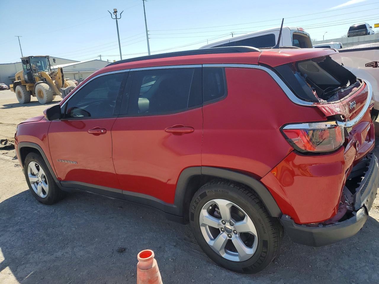 2017 Jeep Compass Latitude - zdjęcie 2