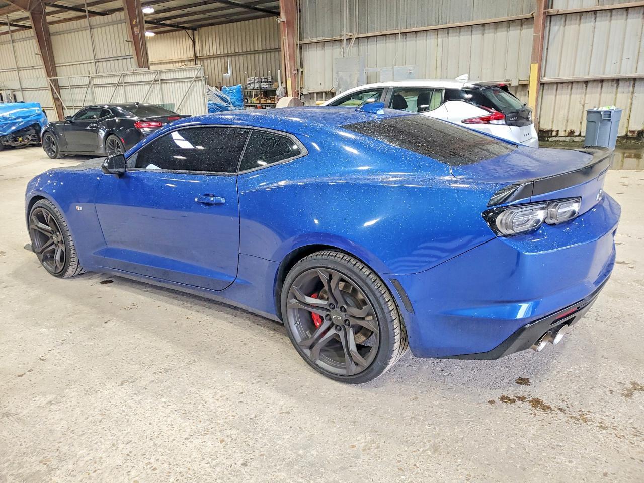 2021 Chevrolet Camaro - zdjęcie 2