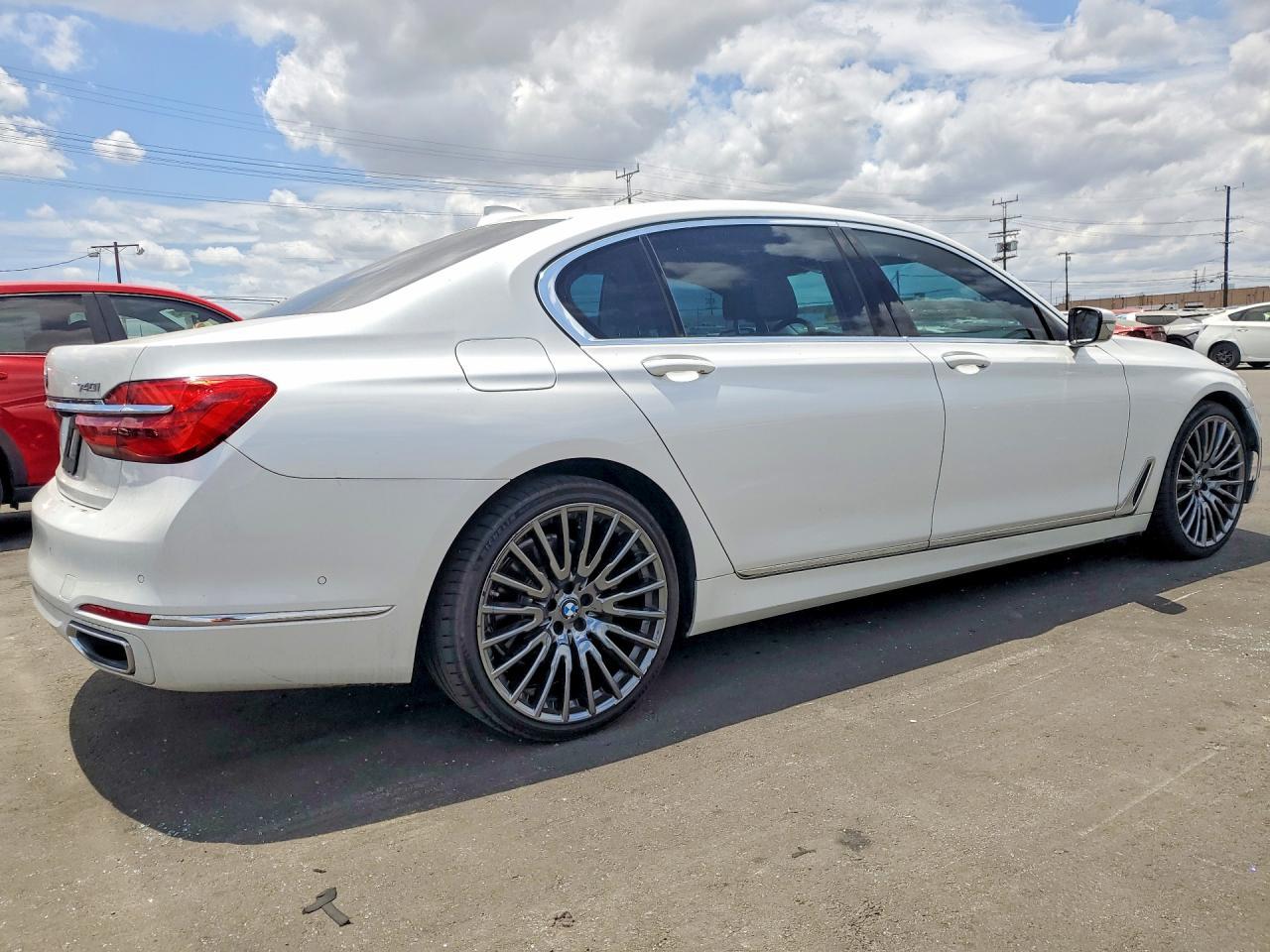 2019 BMW 740 I - zdjęcie 3