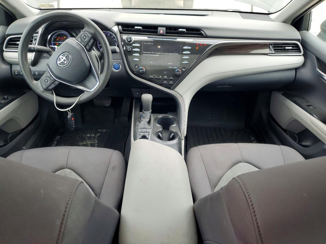 2020 Toyota Camry Le - zdjęcie 8